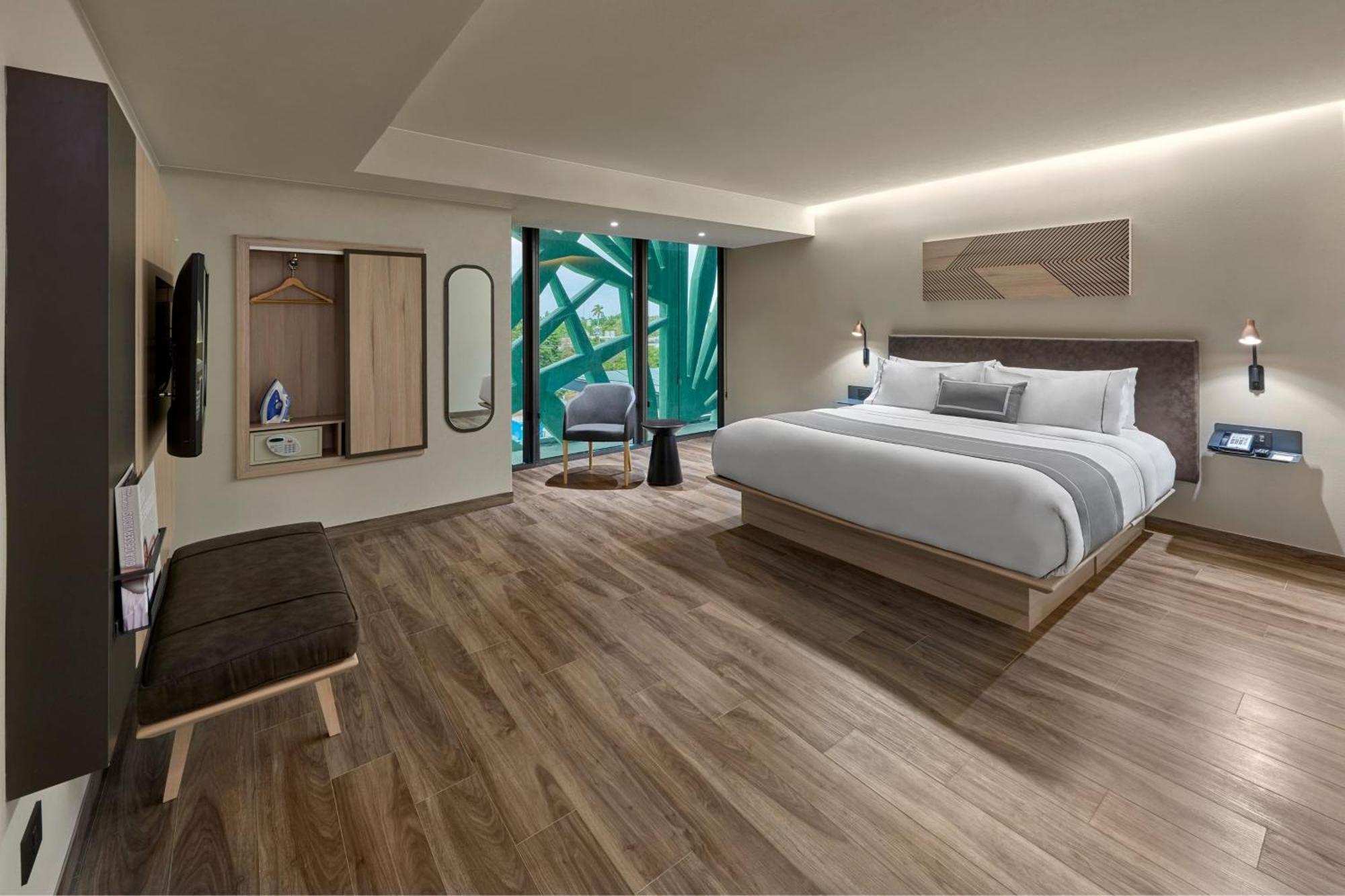 Superior King Room
