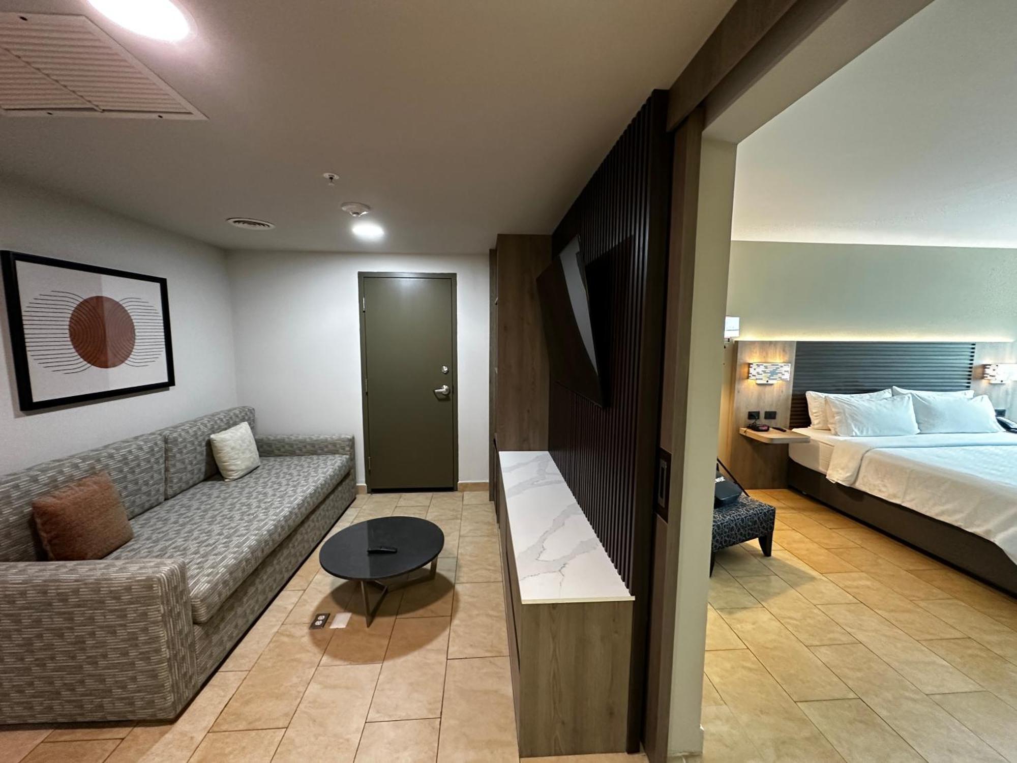 King Suite,1617464272:JPEG
